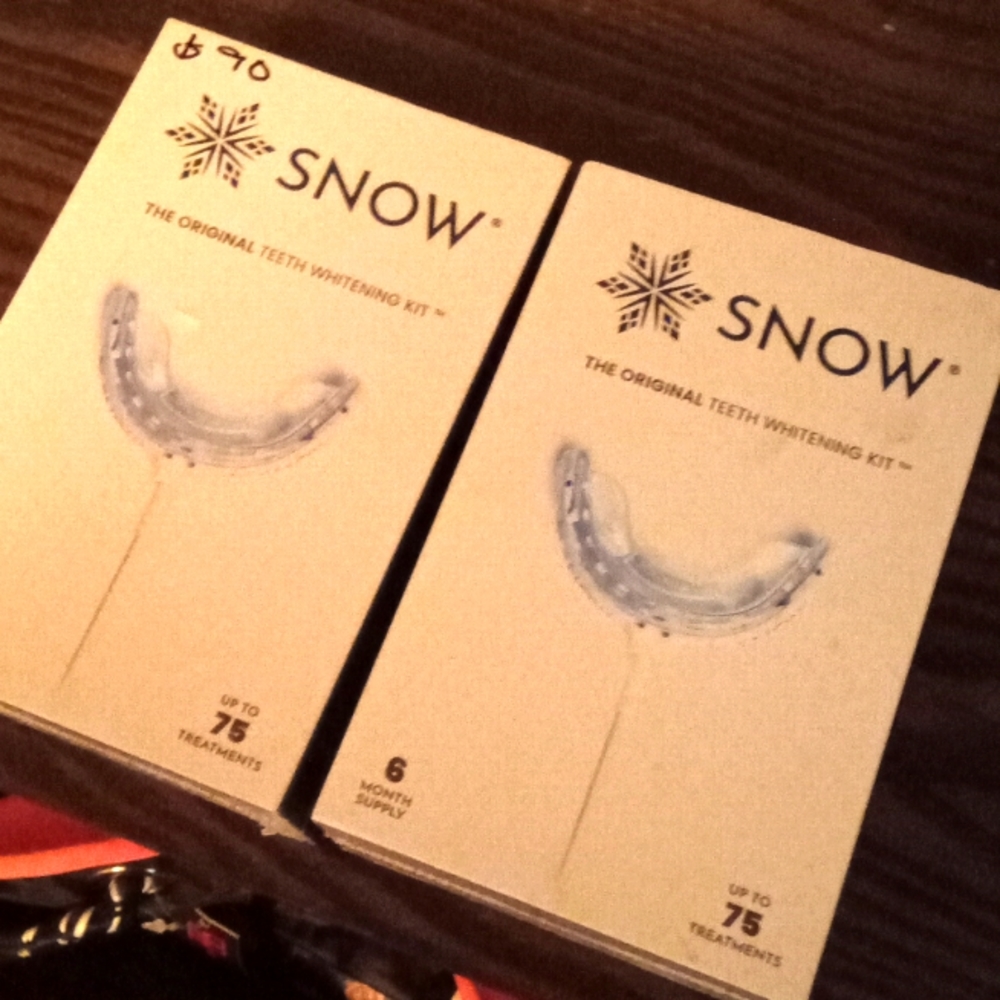 Snow The original teeth Whitening kit.